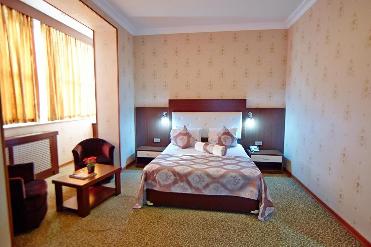 Grand Nakhchivan Hotel Buitenkant foto