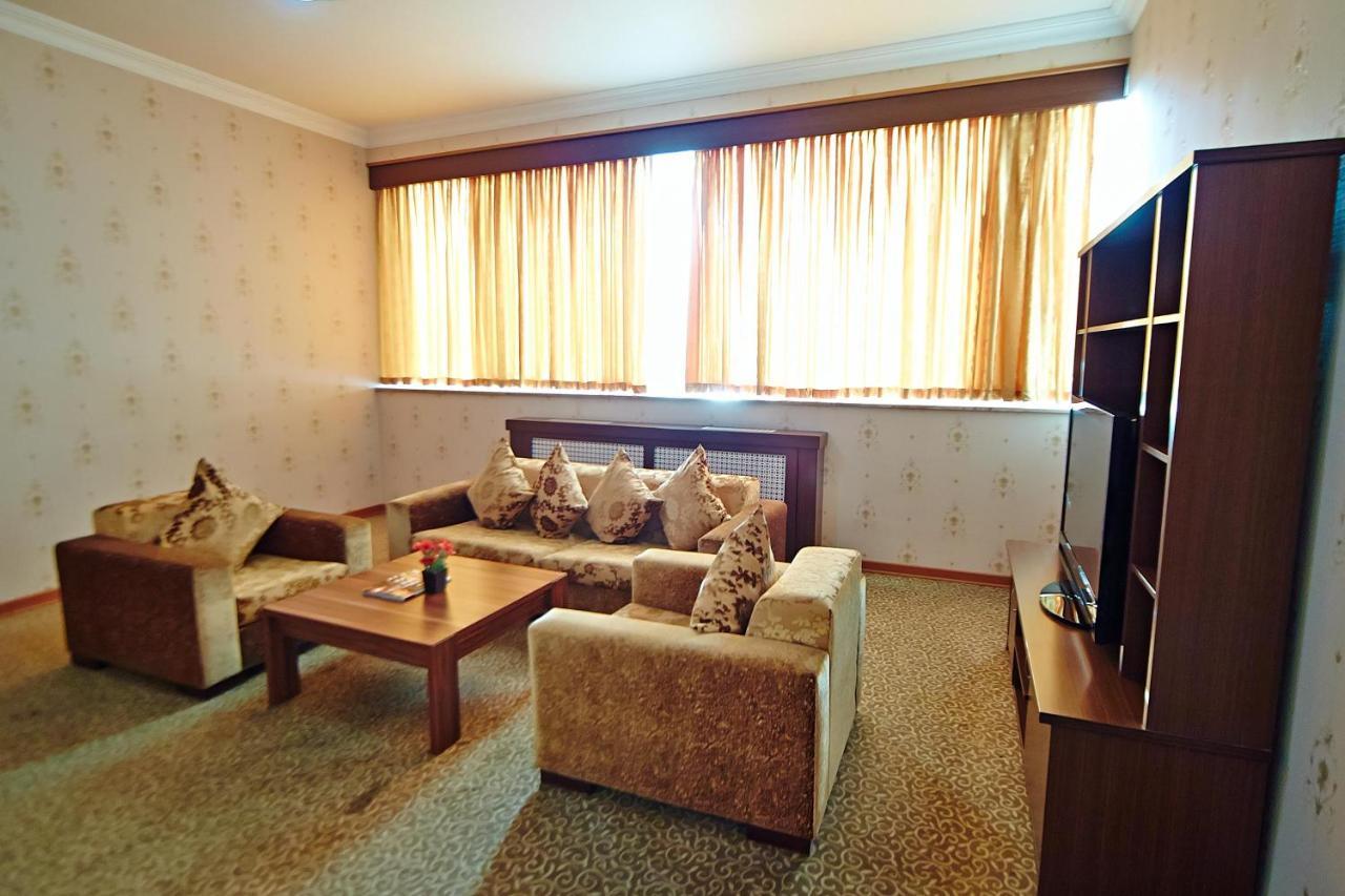 Grand Nakhchivan Hotel Buitenkant foto