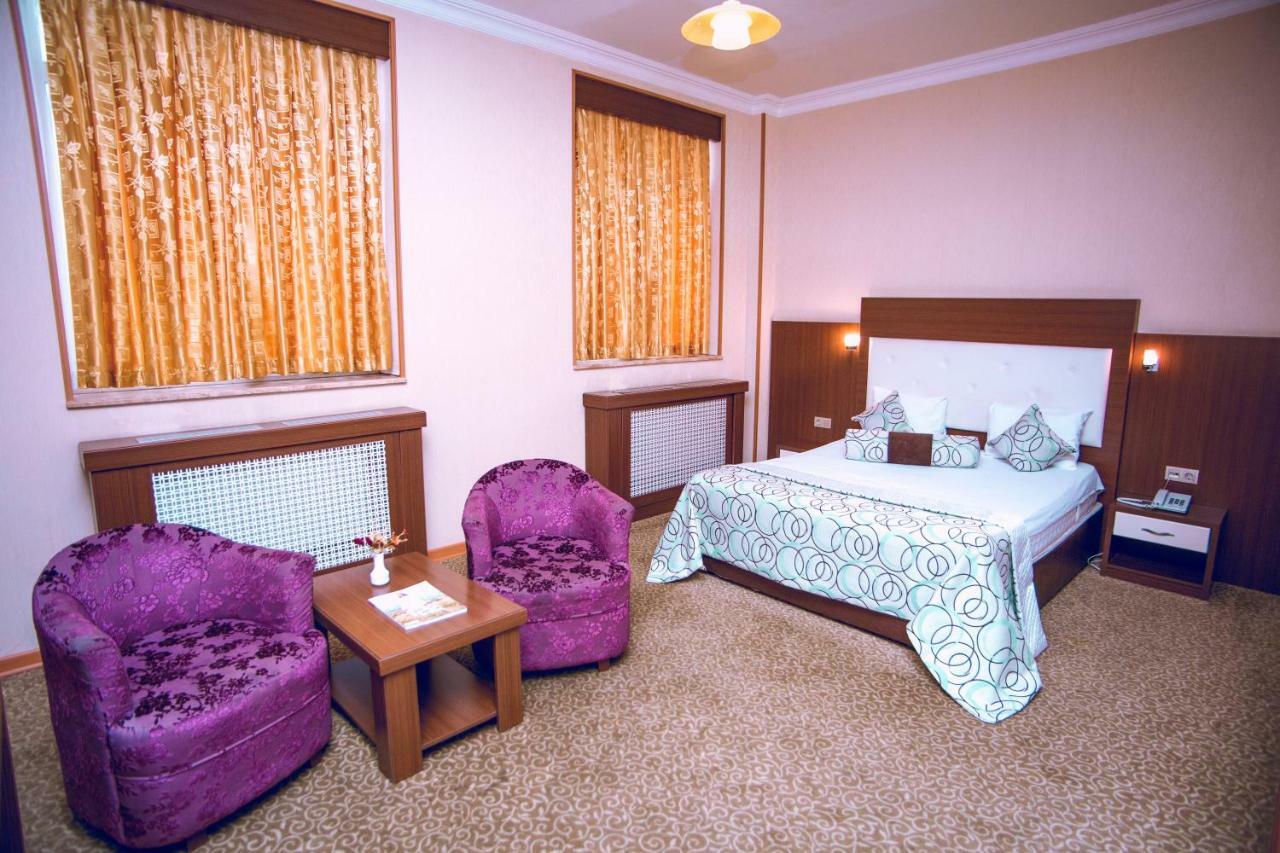 Grand Nakhchivan Hotel Buitenkant foto